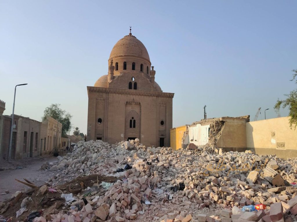 Demolition of graves... Photo by Ibrahim Tayeh