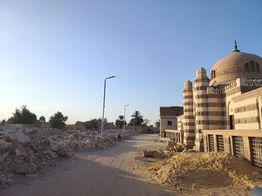 Disappearing traces: “Heritage destruction” spreads in Cairo’s cemeteries Demolition of tombs. Photo by Ibrahim Tayeh