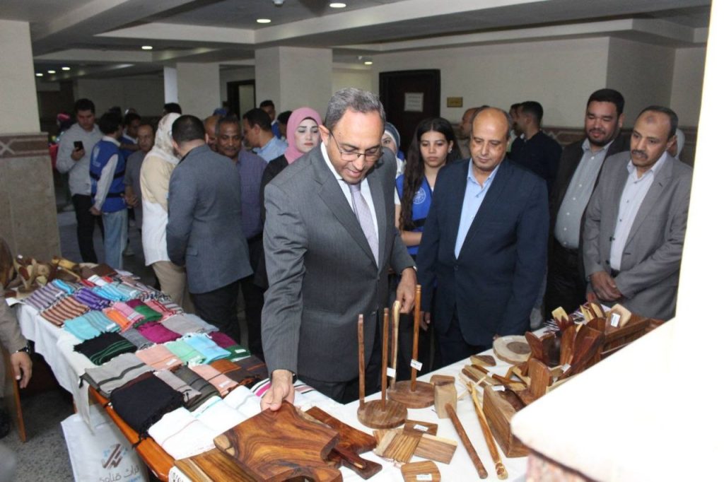 Governor of Qena inspects heritage works to be featured at festival in Al-Sarsou factory