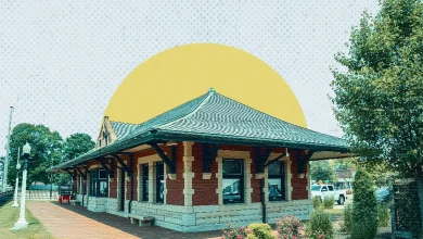 Relocation of a historic railway building in Michigan, USA, in 2014 - Preparing to move the building from its location - Wolfe House Building Movers website - wolfehousebuildingmovers
