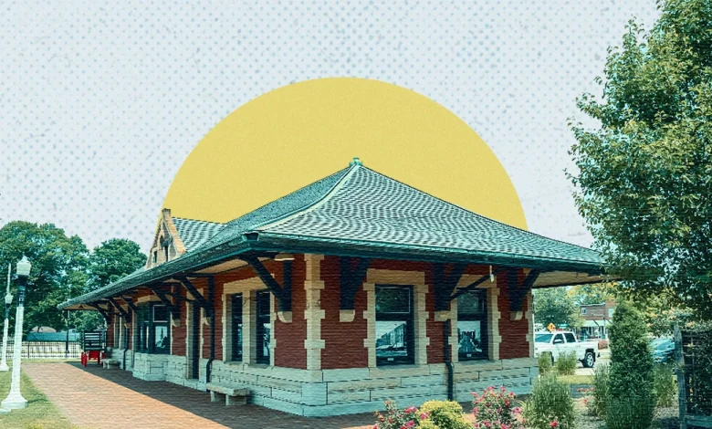 Relocation of a historic railway building in Michigan, USA, in 2014 - Preparing to move the building from its location - Wolfe House Building Movers website - wolfehousebuildingmovers