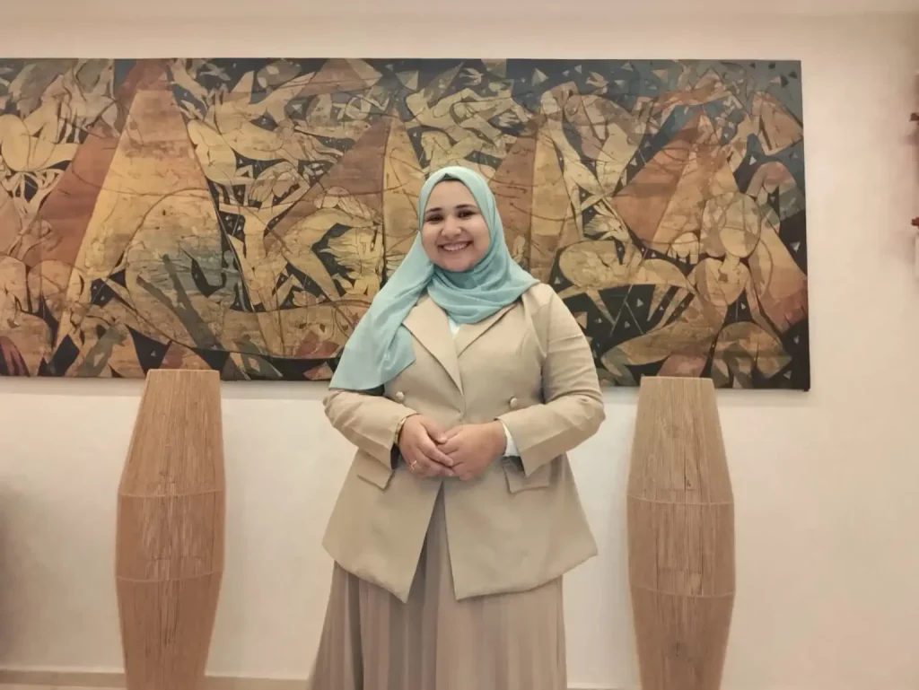 Fatema Mohamed: Reading not only introduced me to heritage, but also brought me closer to it Fatima Mohamed winner of third place in the fourth season of the National Reading Project. Photo from the winner
