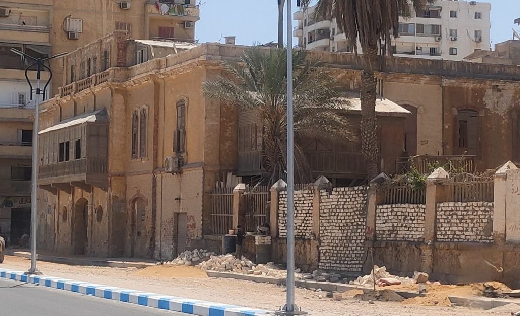 White brick wall on the Masagiri house – Courtesy of the Suez Memory Facebook page