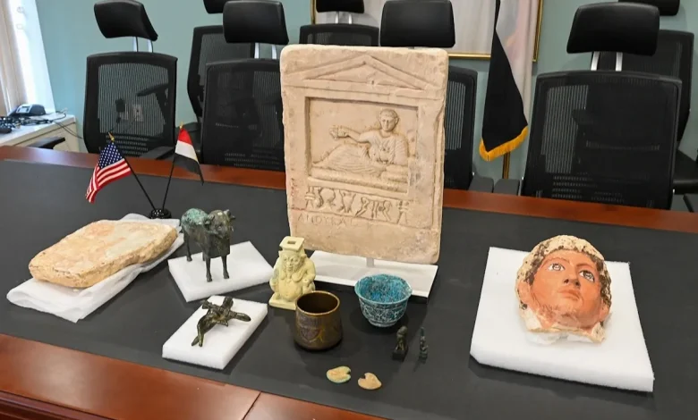 Antiquities recovered from the United States... Photo from the Ministry of Tourism and Antiquities page