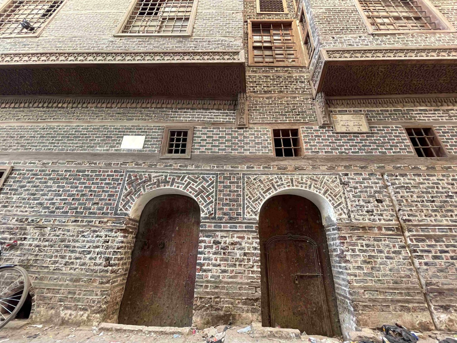 The façade of Bayt al-Mizuni, the house of Zubaida the doorkeeper's father.
Photography: Muhammad Awad
