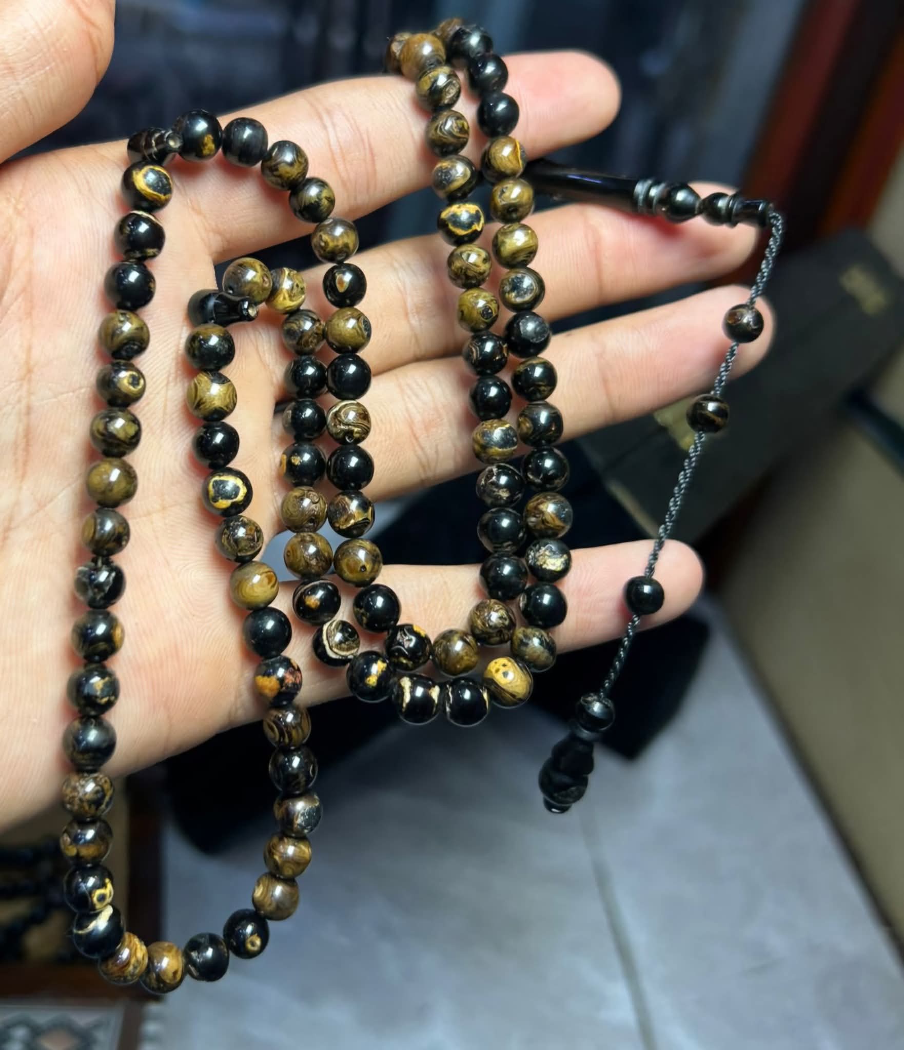 سبحة بلية من المرجان الأسود