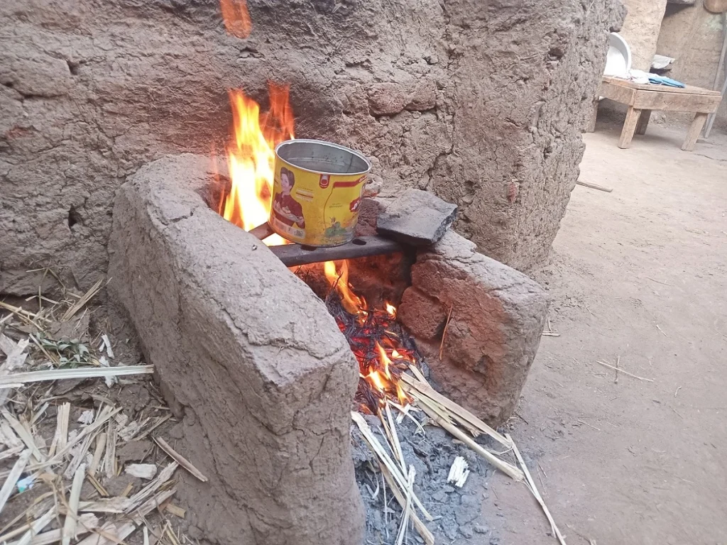 Hearth of the Ancestors: The Resurgence of the Kanun in the Houses of Upper Egypt The Kanun at the heart of Upper Egyptian homes - Photo: Amany Khairy