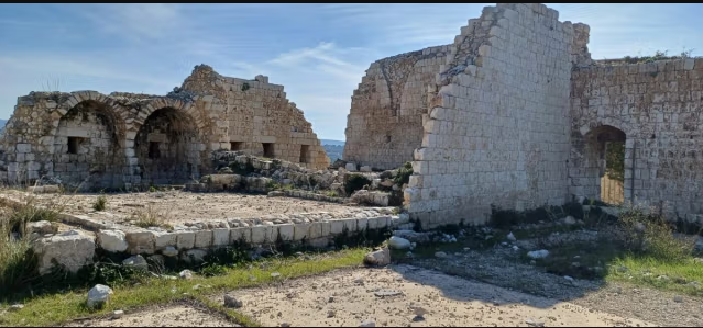 قلعة شمع عام 2024 بعد استهدافها مصدر الصورة المديرية العامة للآثار بوزارة الثقافة اللبنانية