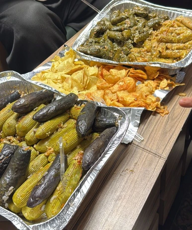 محشى الكوسة بزيت الزيتون والطماطم وجبة يتم تناولها خلال أسبوع الالام