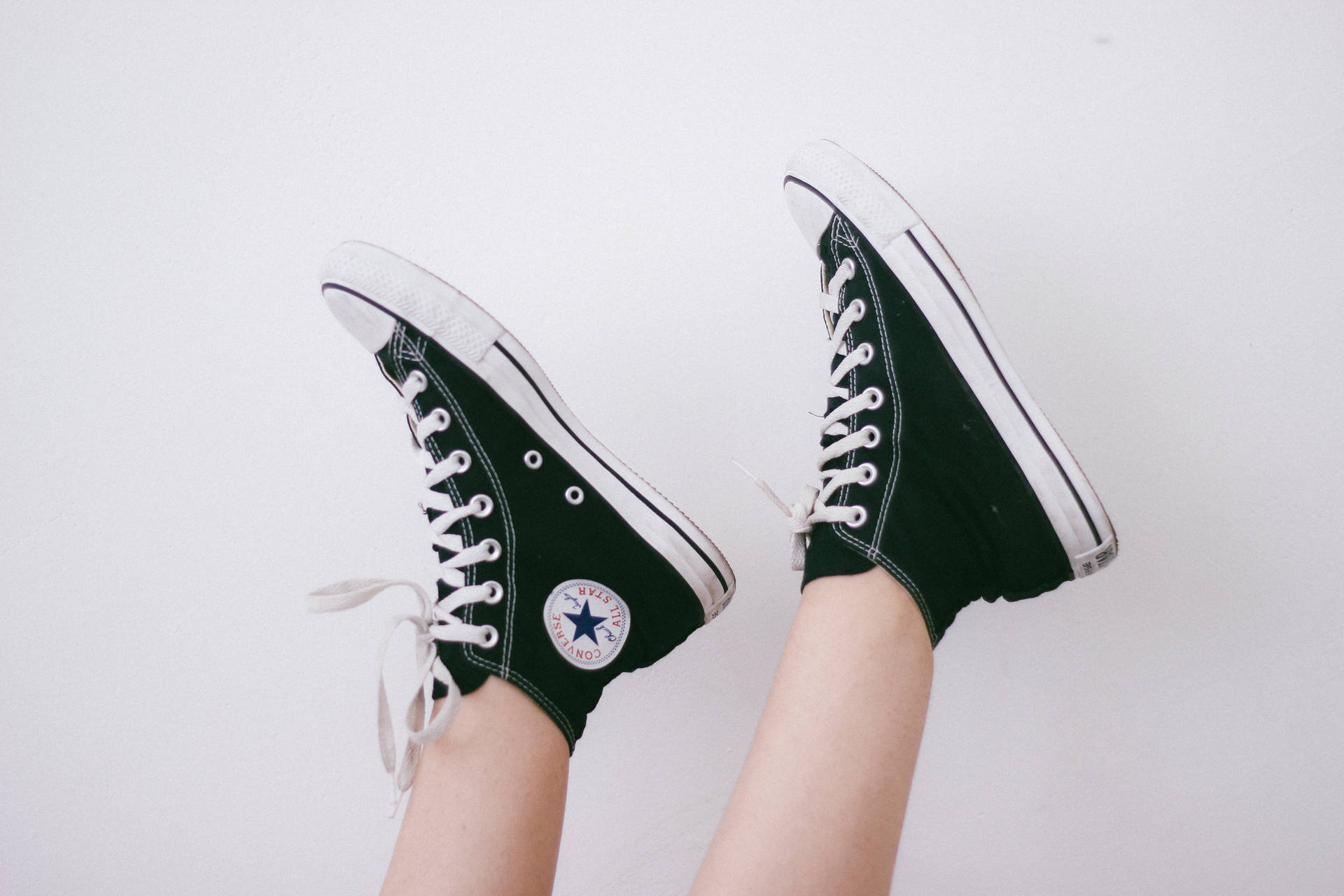 Don’t Let Pet Allergies Get in the Way of Your Relationships michael hardy hLbi5hve5Yc unsplash