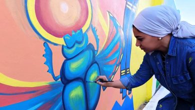 Dr.Yara El-Beheiry paints upon the mural. Photo: Wafaa Amin
