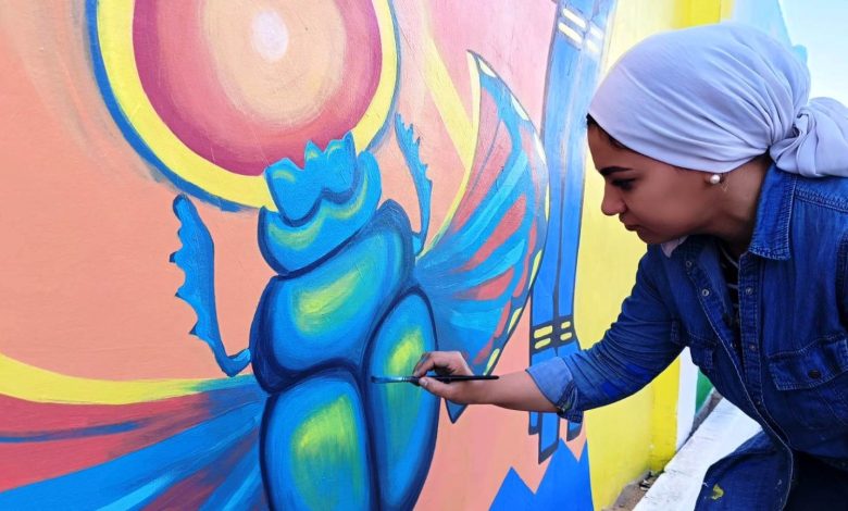 Dr.Yara El-Beheiry paints upon the mural. Photo: Wafaa Amin