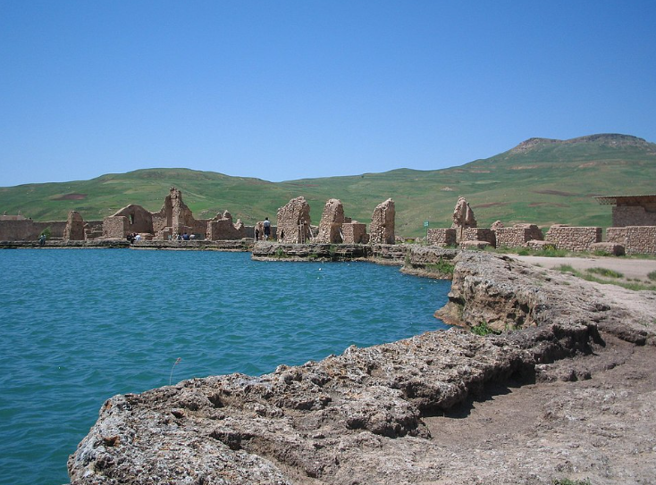 تخت سليمان بإيران مصدر الصورة ويكيبديا