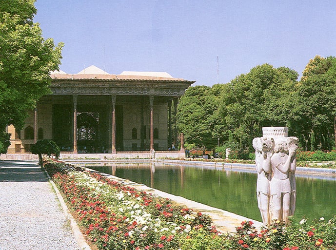 قصر جهل سوتون بإيران مصدر الصورة زيريشك ويكيبيدا