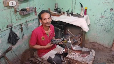 Essam Abdullah in his workshop - Photo: Mahmoud Dowair